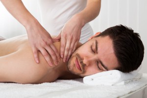 Massagen und Anwendungen fördern die Ausscheidung beim Fasten