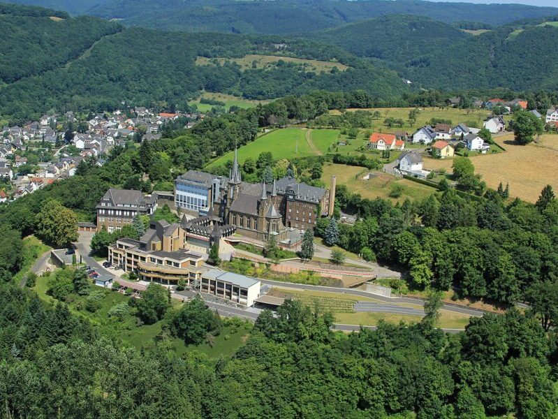 Fasten-Kurs/Detox-Retreat mit Wandern und Yoga im Kloster Waldbreitbach (5 Tage/4 ÜN)